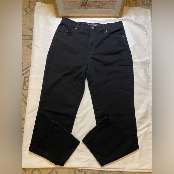 Gloria Vanderbilt Denim - Gloria Vanderbilt size 10 black Amanda straight leg jeans